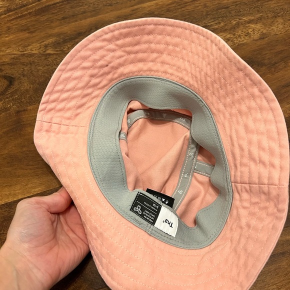 Aritzia TNA pink bucket hat - Picture 2 of 2